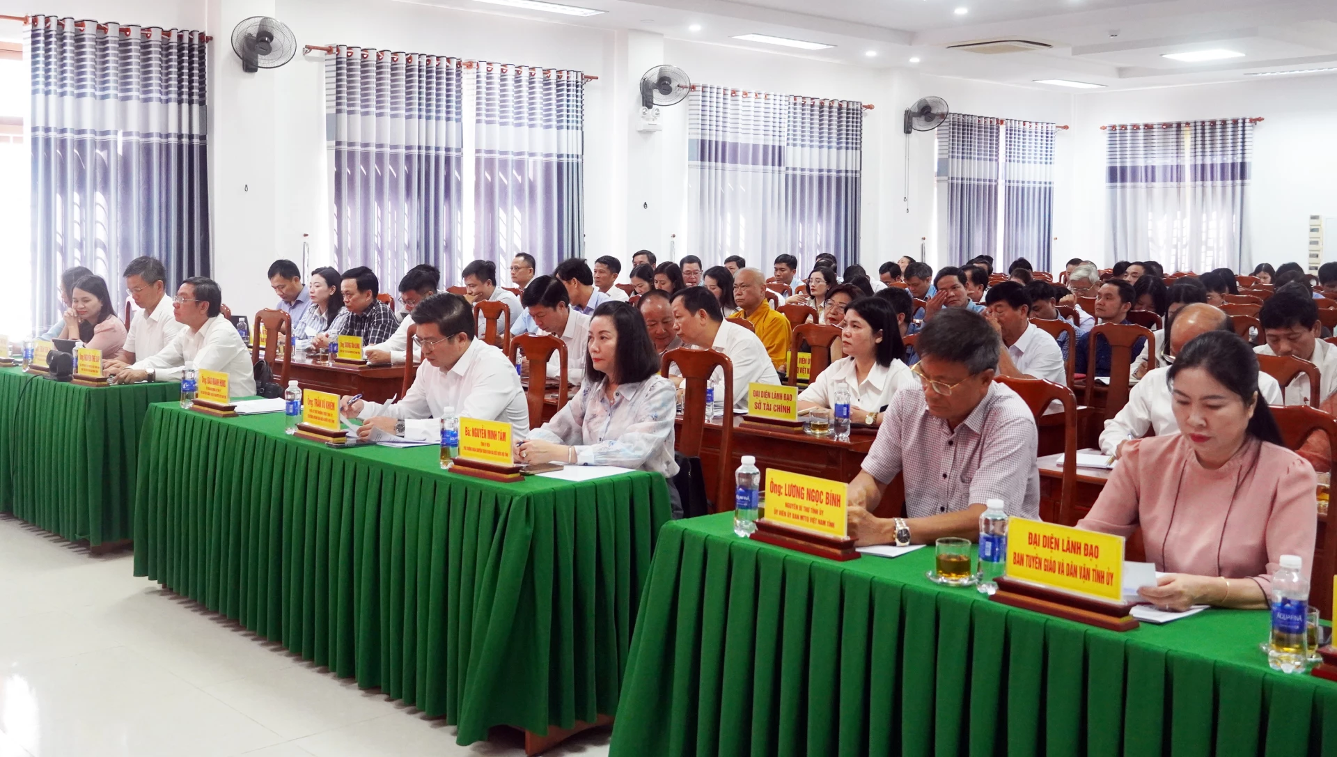 Đại biểu dự hội nghị - Ảnh: N.M