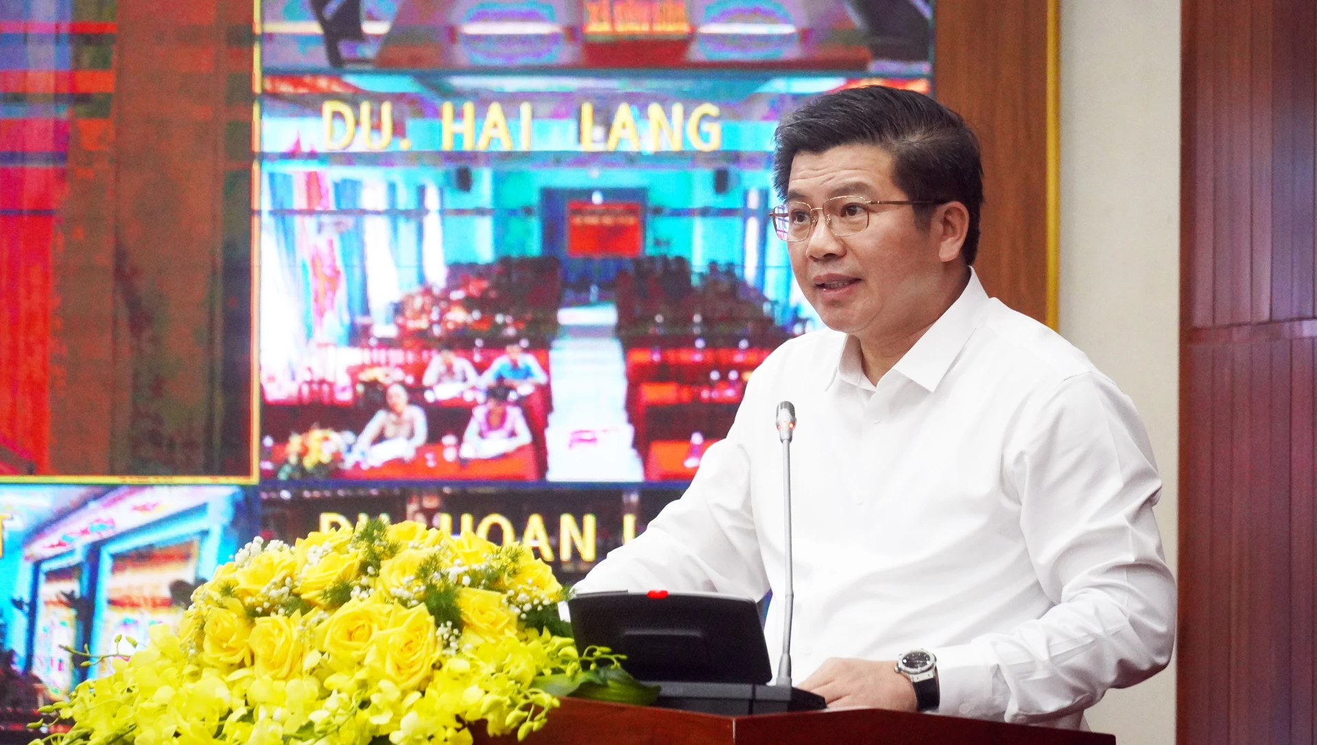 Đồng chí Trần Vũ Khiêm, Phó Bí thư Thường trực Tỉnh ủy Trưởng đoàn ĐBQH tỉnh phát biểu chỉ đạo tại hội nghị - Ảnh: N.M