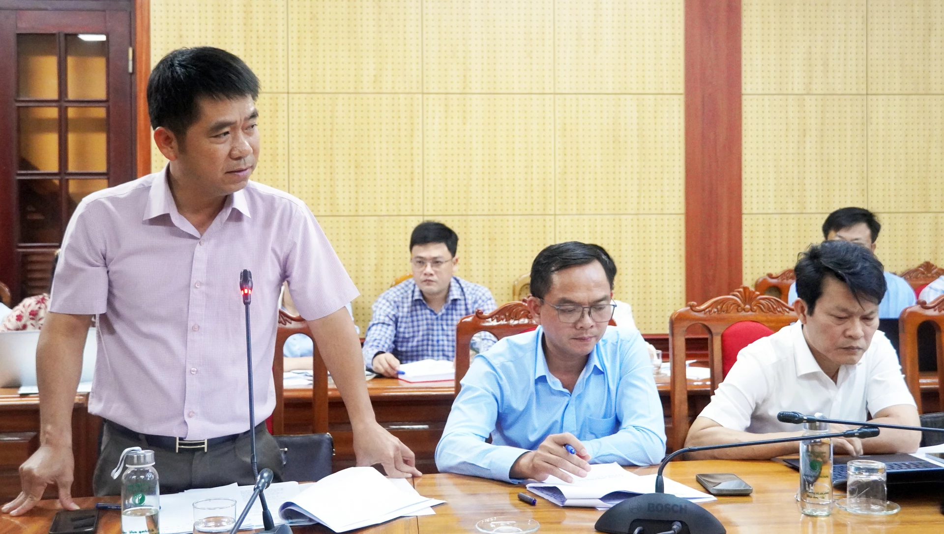 Đại biểu thảo luận tại buổi làm việc - Ảnh: N.M