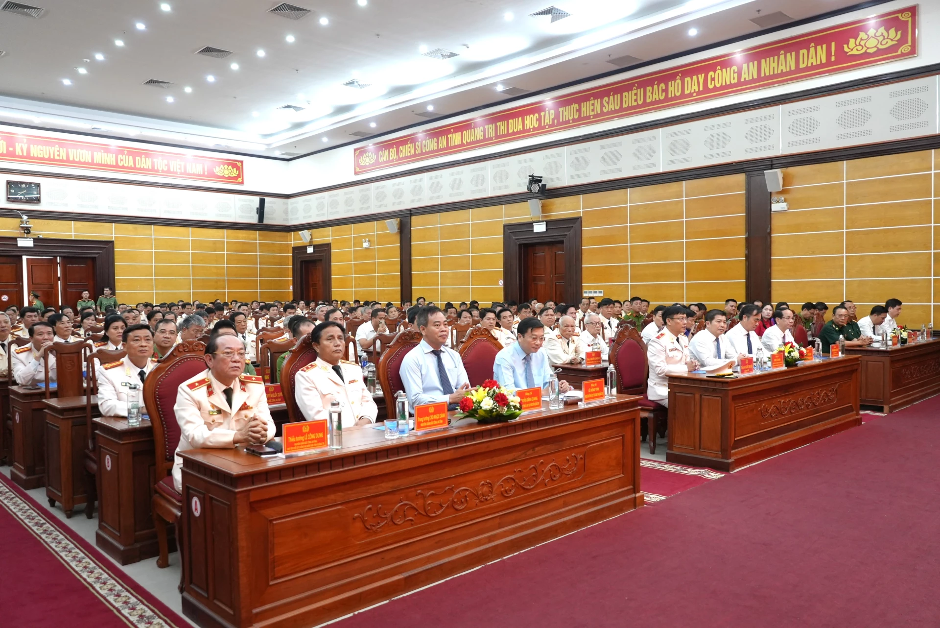 Các đại biểu tham dự lễ kỷ niệm - Ảnh: T.Đ