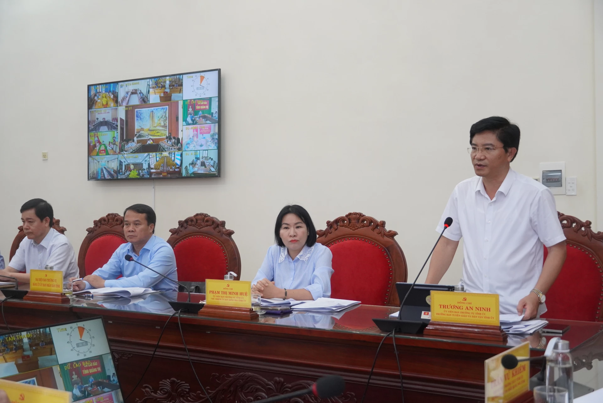 Đồng chí Trương An Ninh, Ủy viên Ban Thường vụ Tỉnh ủy, Trưởng ban Tuyên giáo và Dân vận Tỉnh ủy nêu các nhiệm vụ trọng tâm 6 tháng cuối năm - Ảnh: N.M