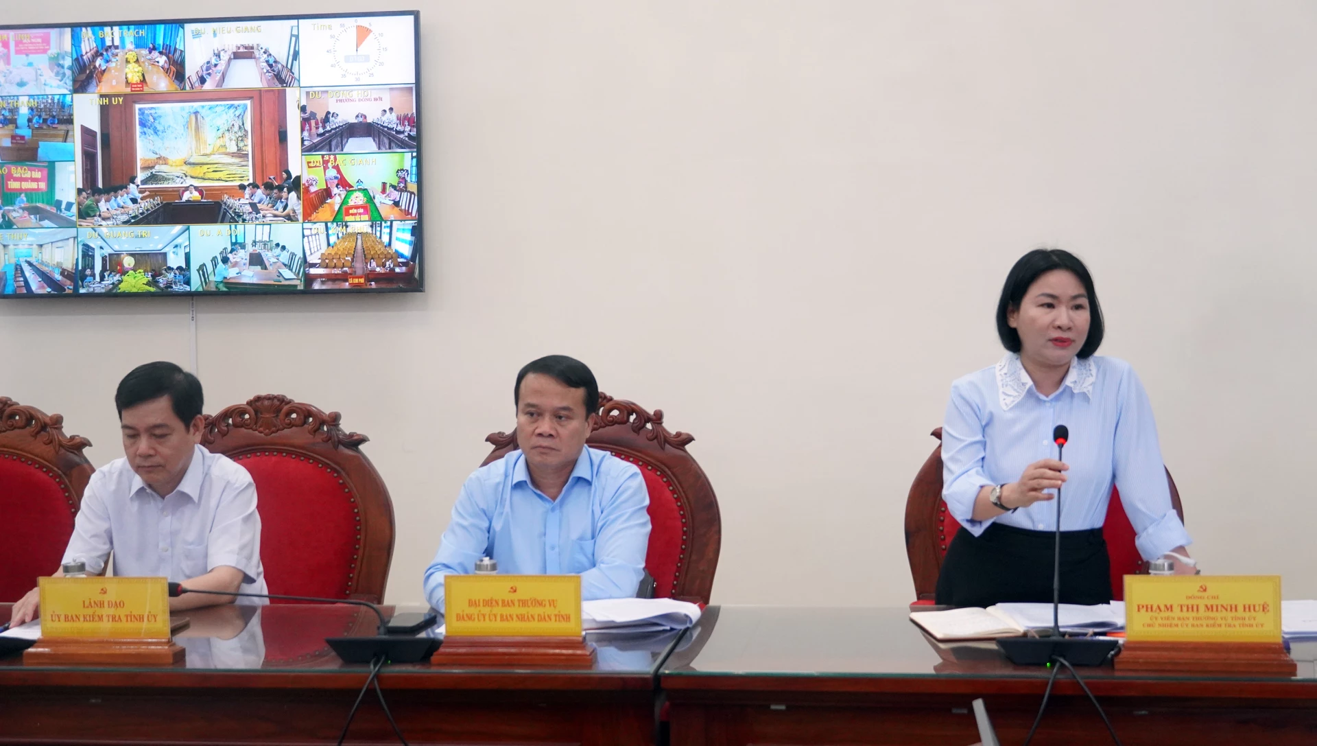 Đồng chí Phạm Thị Minh Huệ, Ủy viên Ban Thường vụ Tỉnh ủy, Chủ nhiệm Ủy ban Kiểm tra Tỉnh ủy nêu các nhiệm vụ cần tập trung trong 6 tháng cuối năm - Ảnh: N.M