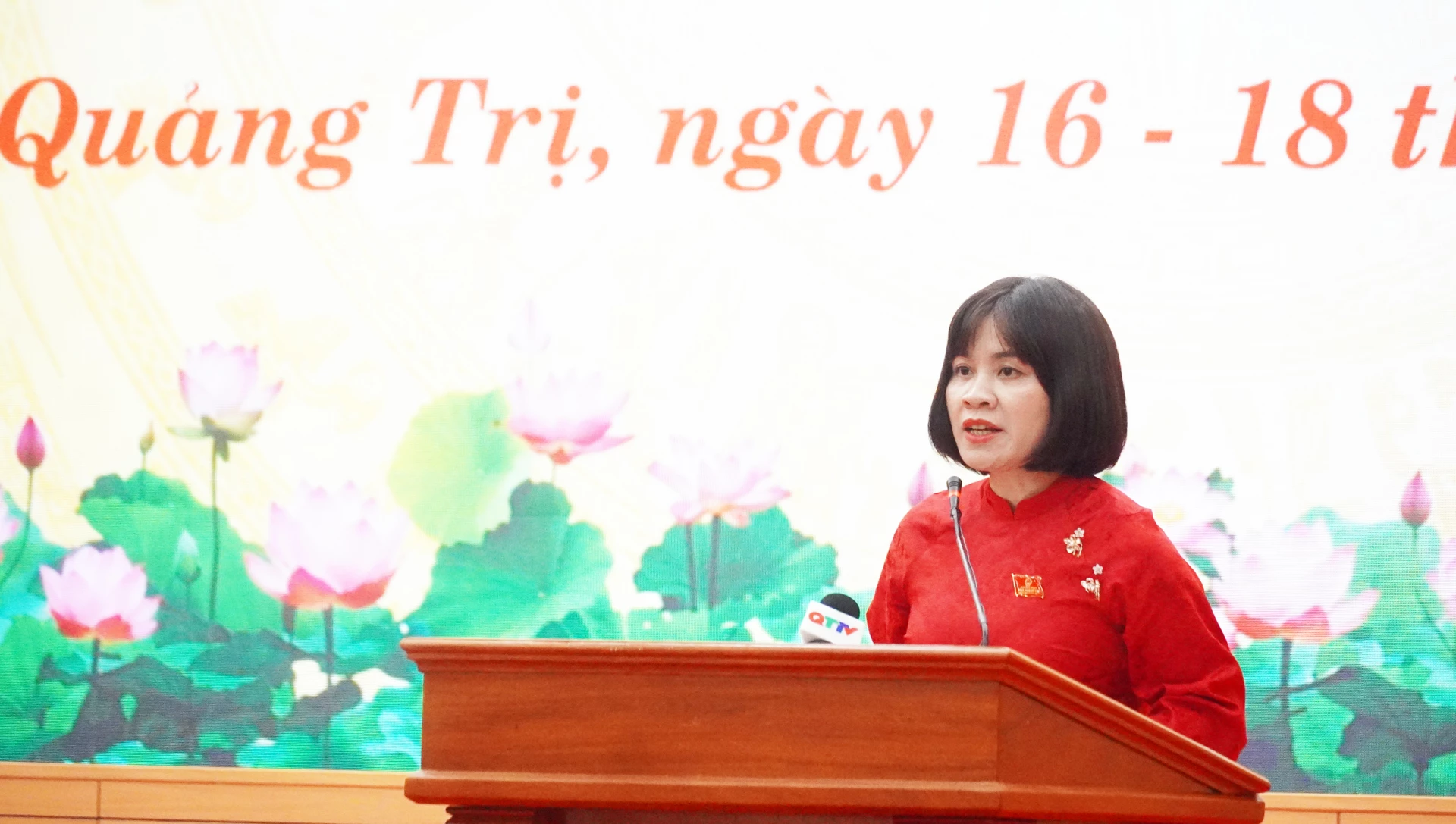 Đồng chí Diệp Thị Minh Quyết, Tỉnh ủy viên, Giám đốc Sở Y tế phát biểu tại kỳ họp - Ảnh: X.P