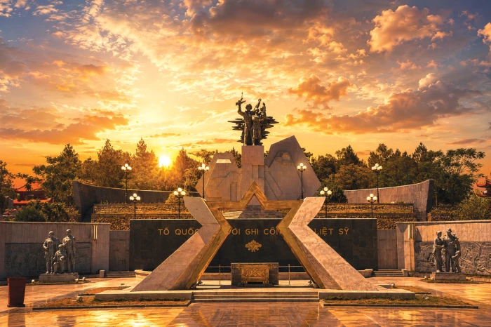Dưới vòm trời tháng 7