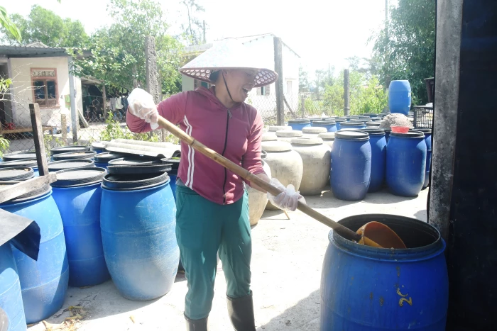 Bền bỉ giữ vị mặn quê hương
