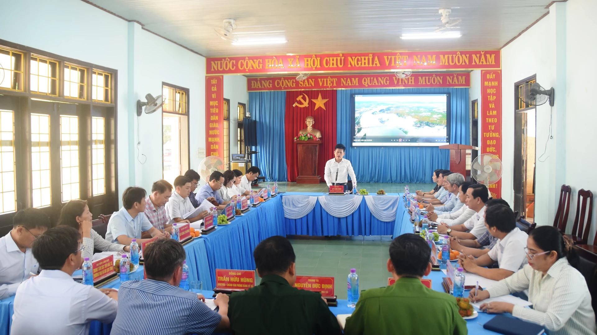 Quang cảnh buổi làm việc - Ảnh: Đ.V