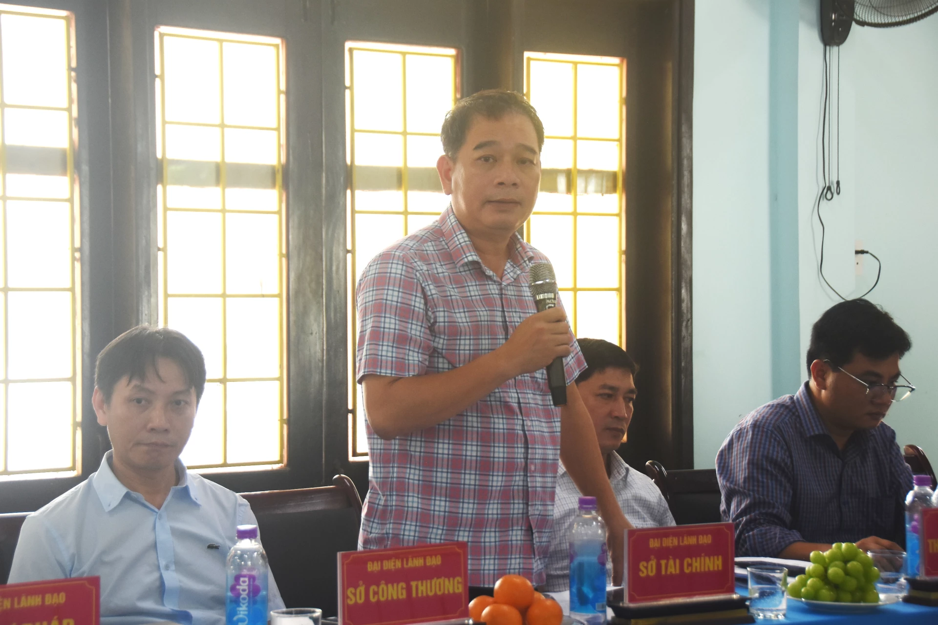 Đại diện các sở, ngành tham gia ý kiến - Ảnh: Đ.V