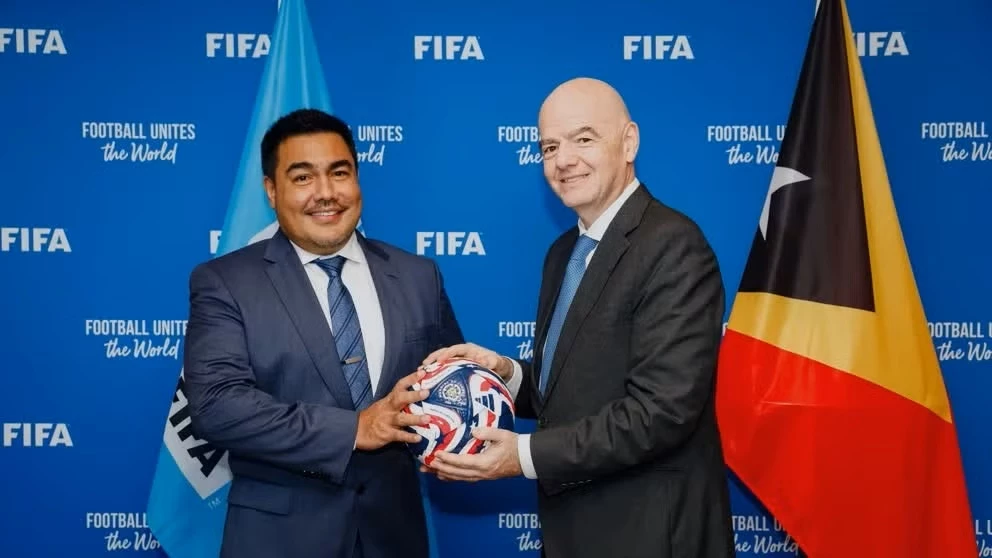 Chủ tịch Liên đoàn Bóng đá Timor Leste (FFTL), ông Nilton Gusmão (trái) đã thảo luận với Chủ tịch FIFA Gianni Infantino về kế hoạch xây dựng một sân vận động mới. (Ảnh: fifa)