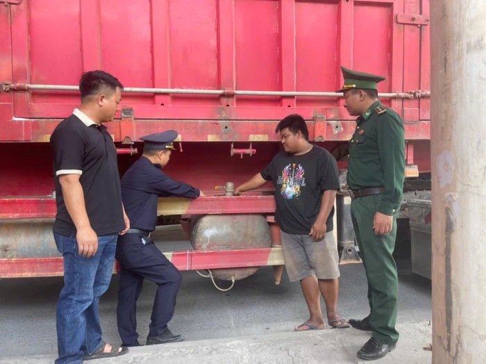 Hoạt động xuất nhập khẩu qua Cửa khẩu quốc tế Lao Bảo duy trì xu hướng tăng trưởng tích cực