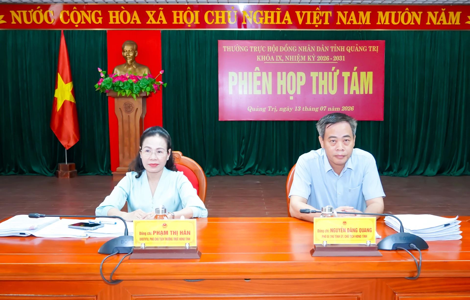 Đồng chí Nguyễn Đăng Quang, Phó Bí thư Tỉnh ủy, Chủ tịch HĐND tỉnh và đồng chí Phạm Thị Hân, Ủy viên Ban Thường vụ Tỉnh ủy, Phó Chủ tịch Thường trực HĐND tỉnh chủ trì phiên họp - Ảnh: N.H