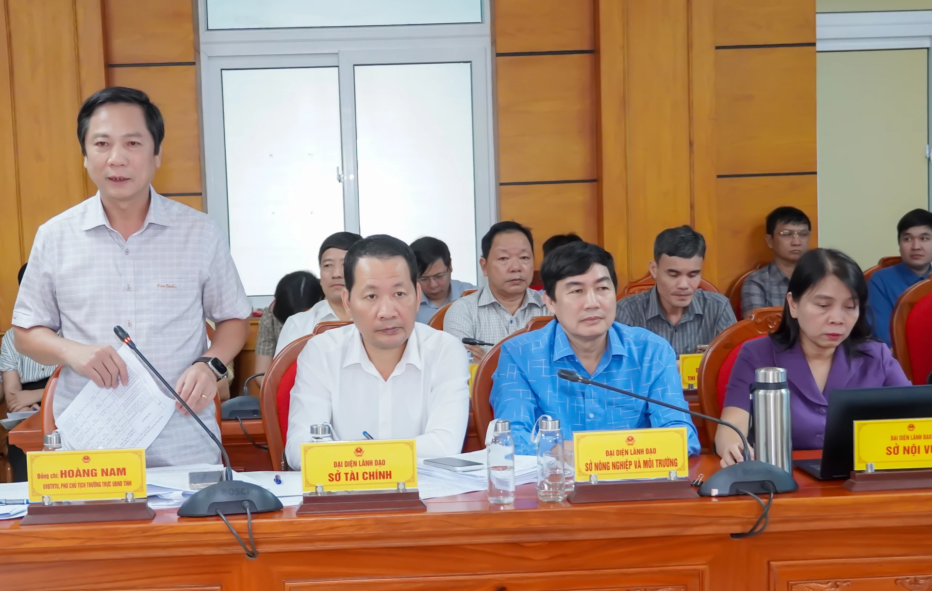 Đồng chí Hoàng Nam, Phó Chủ tịch Thường trực UBND tỉnh phát biểu tại phiên họp - Ảnh: N.H