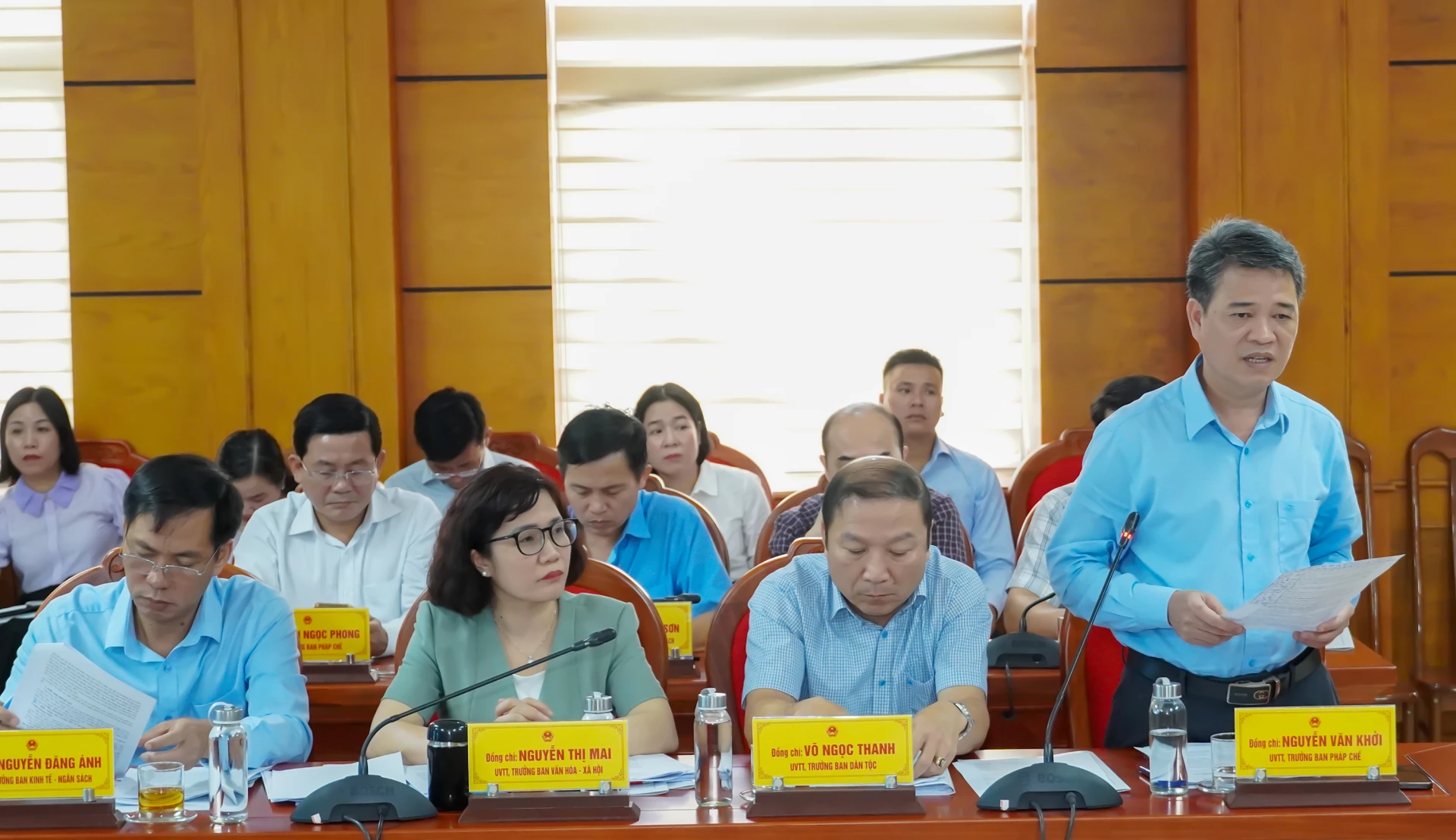 Các đại biểu báo cáo tại phiên họp - Ảnh: N.H