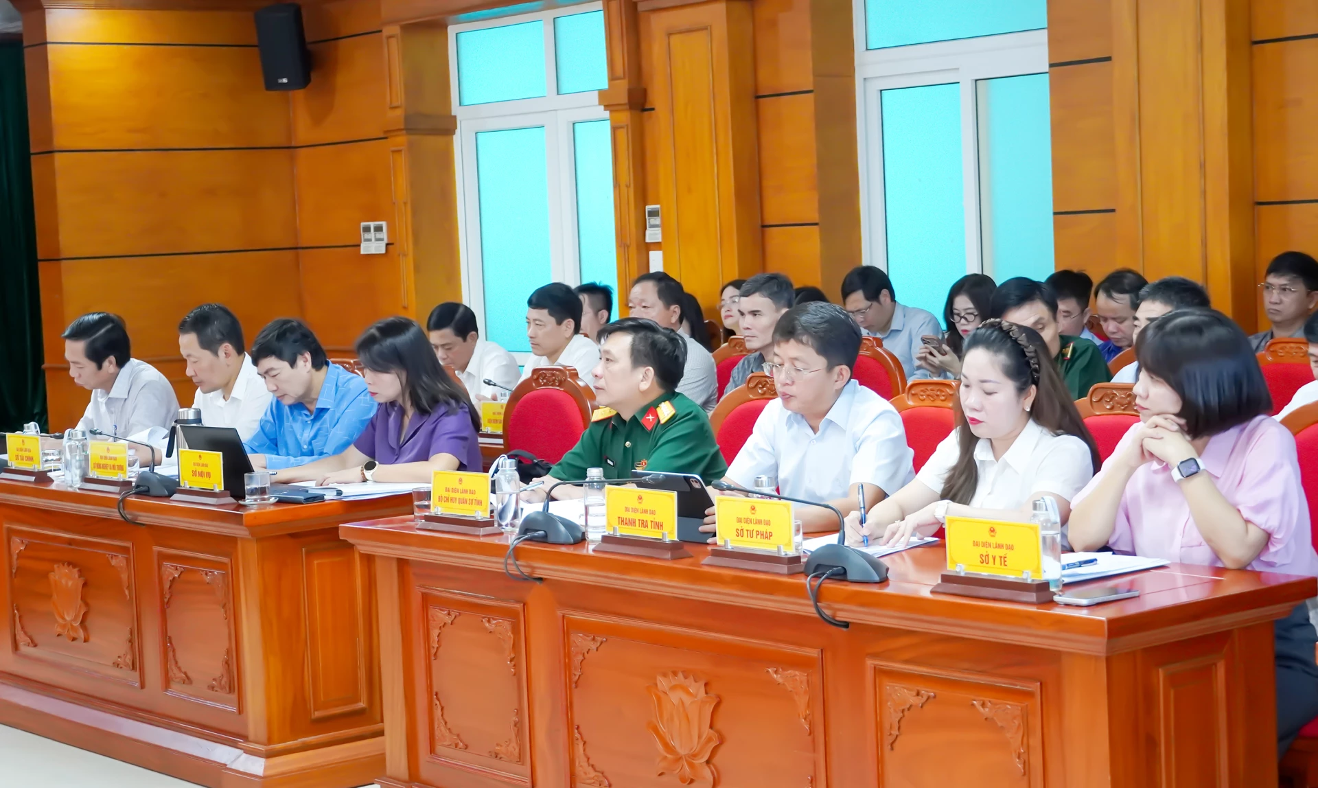 Các đại biểu tham dự phiên họp - Ảnh: N.H