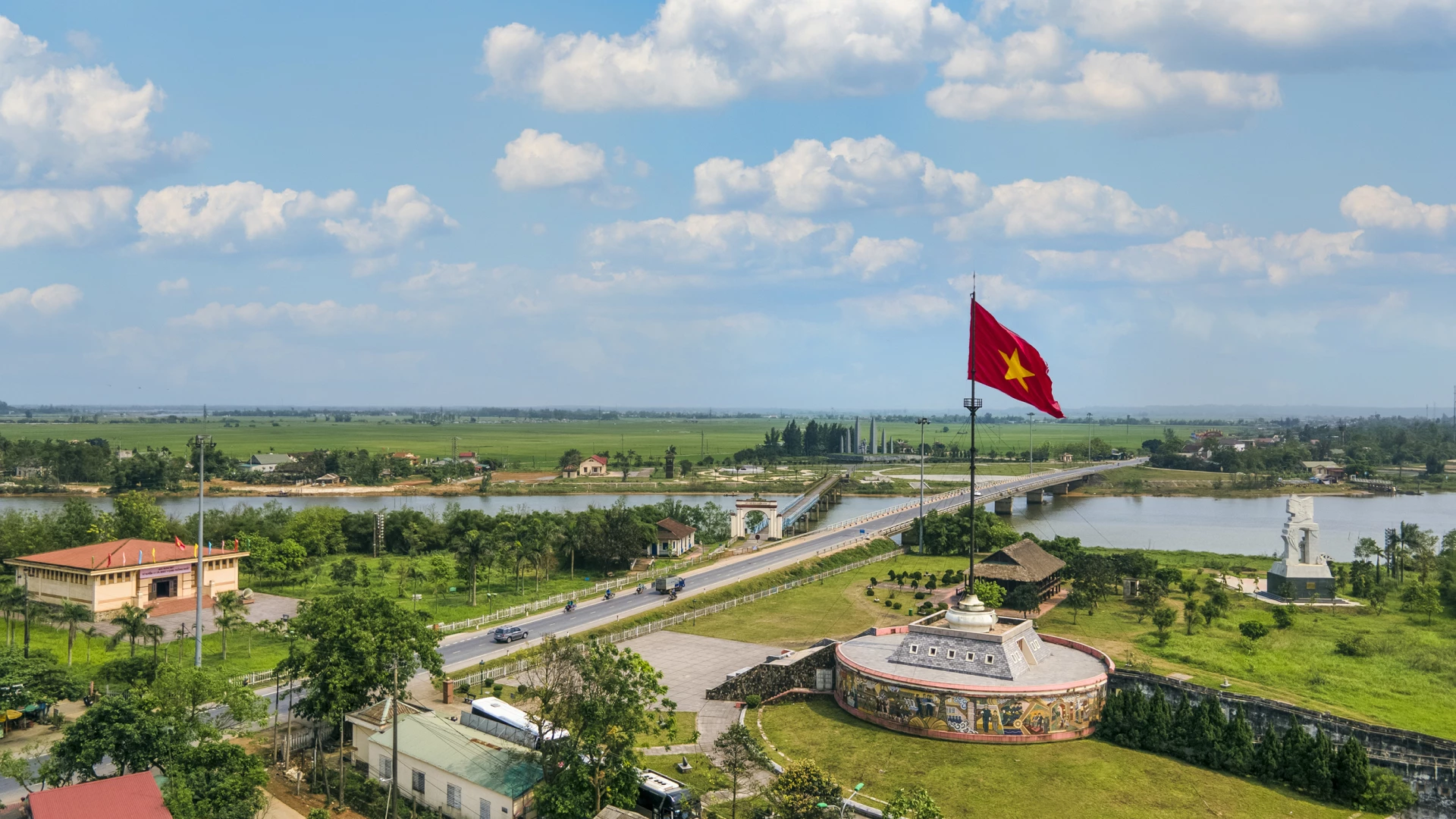 Di tích Quốc gia đặc biệt Đôi bờ Hiền Lương-Bến Hải-biểu tượng thống nhất, khát vọng hòa bình - Ảnh: Nguyễn Hải