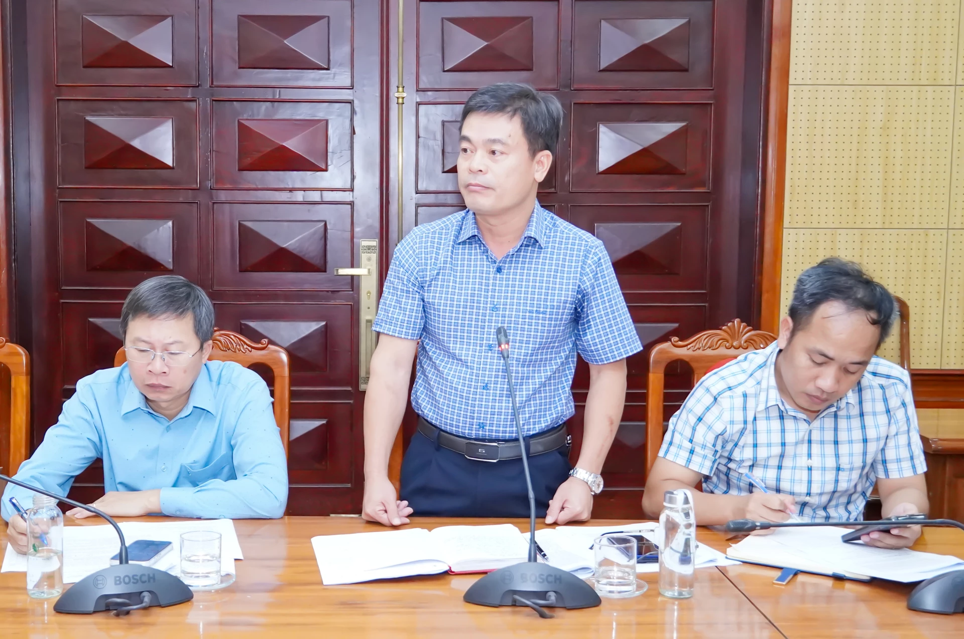 Đại biểu thảo luận tại buổi làm việc - Ảnh: N.H
