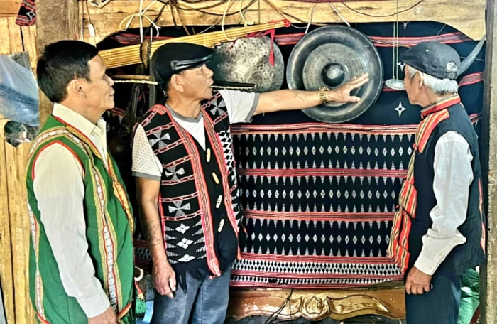 Người giữ 'lửa' văn hóa Pa Kô
