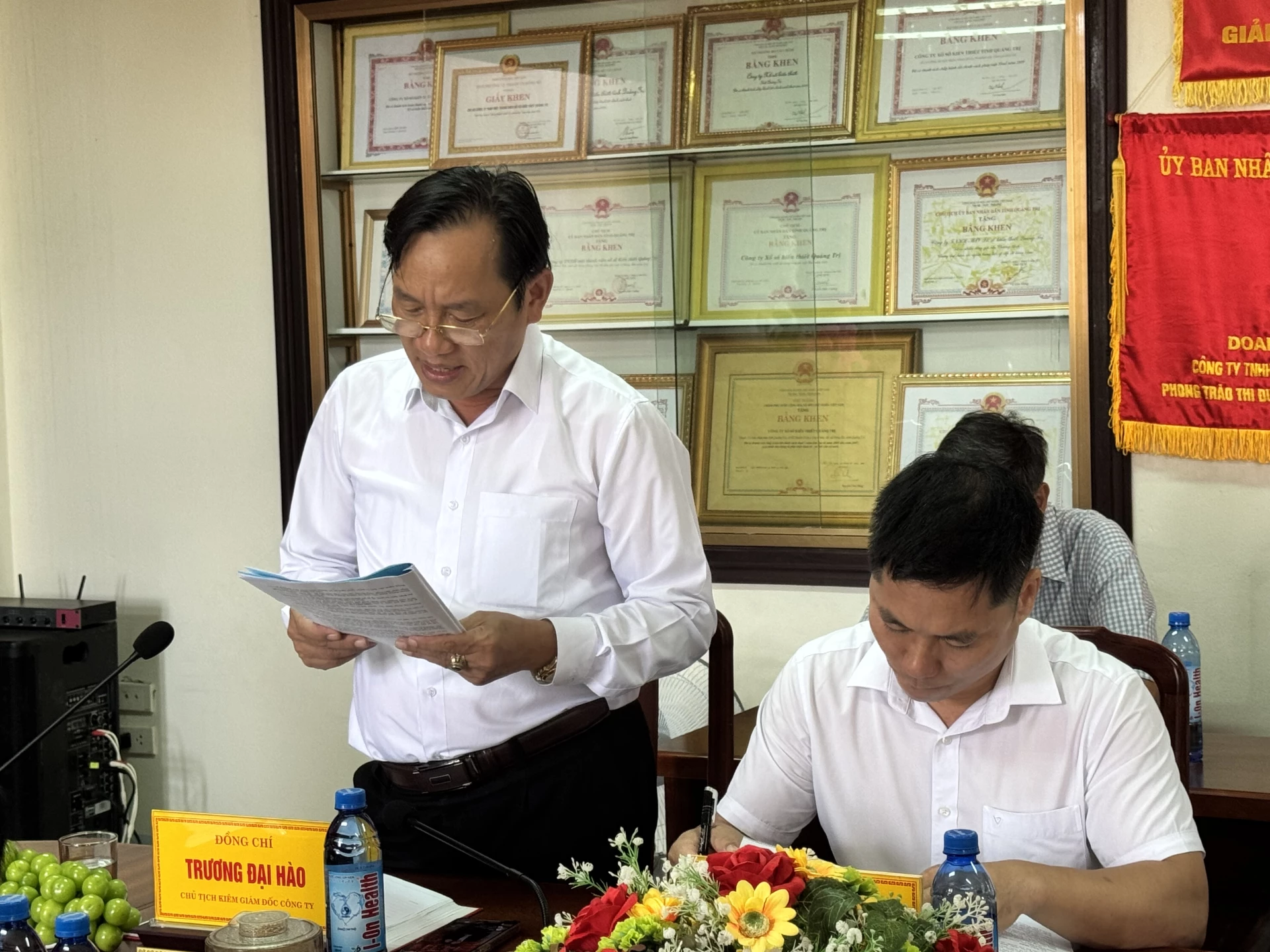 Đại diện Công ty TNHH MTV Xổ số kiến thiết Quảng Trị báo cáo kết quả hoạt động của đơn vị- Ảnh: Mai Linh