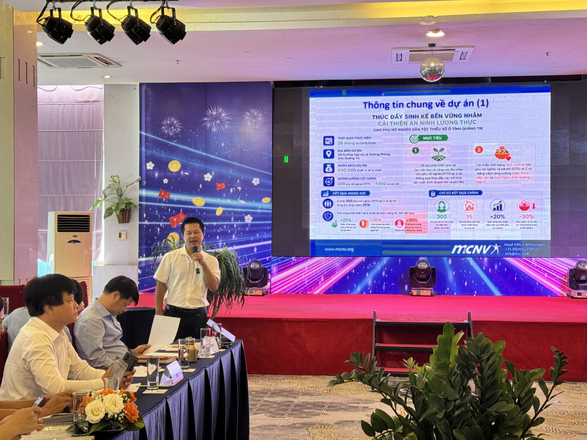 Đại diện MCNV trình bày về nội dung Dự án tại hội thảo- ảnh: Mai Linh