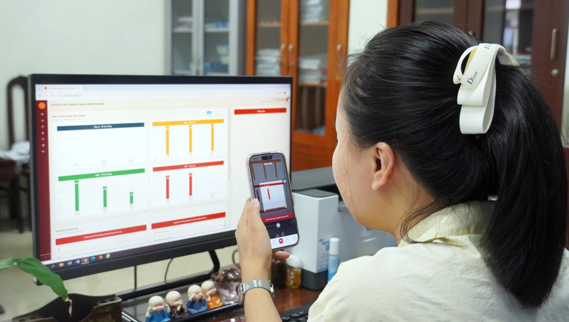 Cán bộ UBKT Tỉnh ủy đẩy mạnh chuyển đổi số trong thực hiện nhiệm vụ - Ảnh: N.M