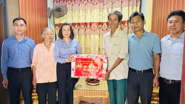 Lãnh đạo Đoàn đại biểu Quốc hội tỉnh thăm, tặng quà gia đình chính sách, người có công