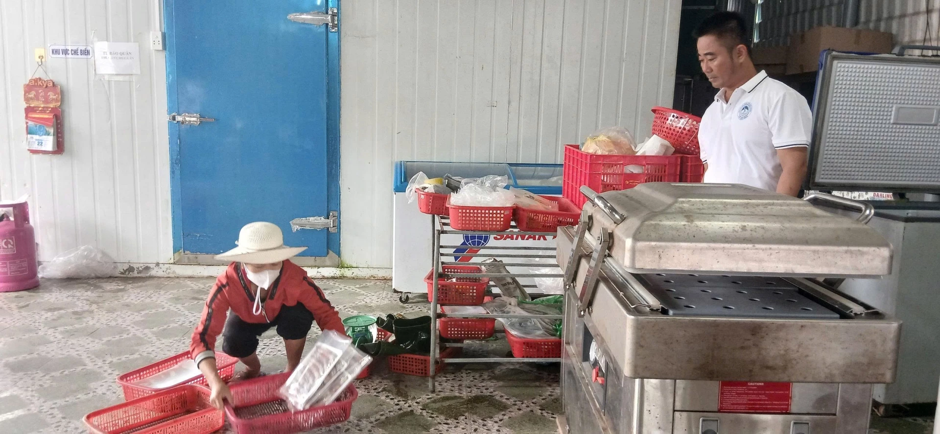 Mô hình chế biến thủy sản của anh Ngô Văn An, thành viên Câu lạc bộ Thanh niên khởi nghiệp xã Sen Ngư-Ảnh: H.Đ