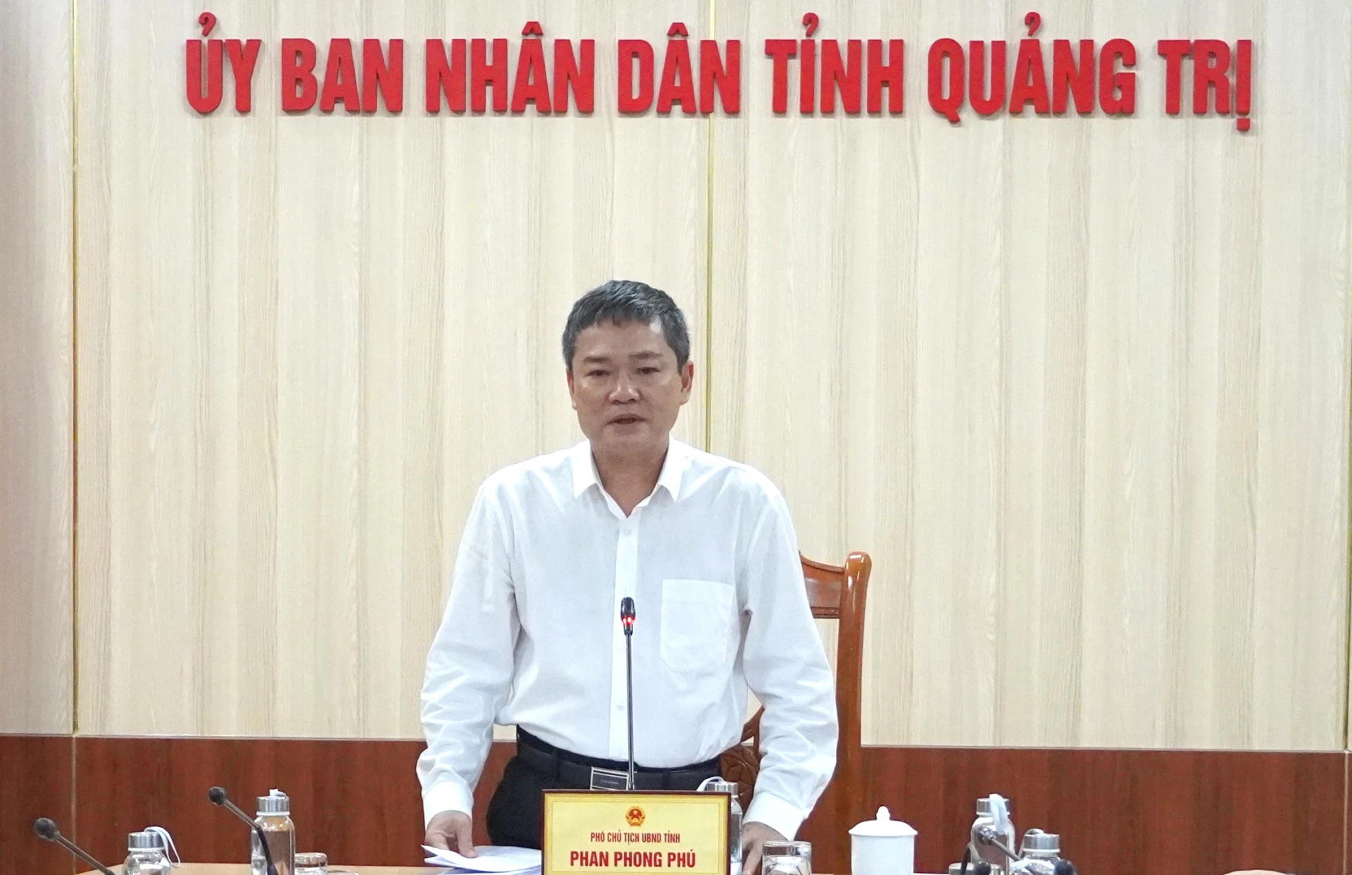 Đồng chí Phó Chủ tịch UBND tỉnh Phan Phong Phú kết luận tại hội nghị - Ảnh: H.Tr.
