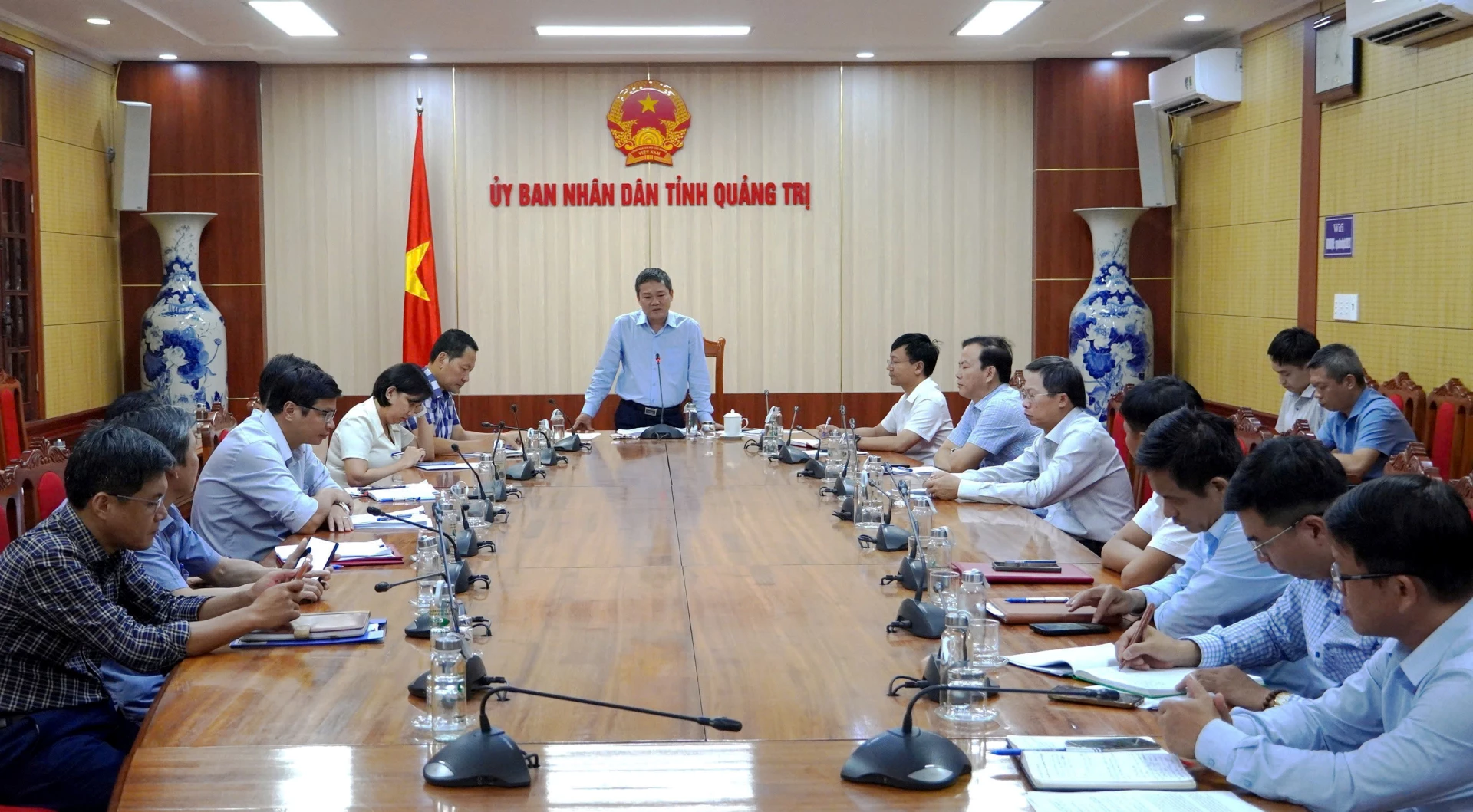 Quang cảnh buổi làm việc