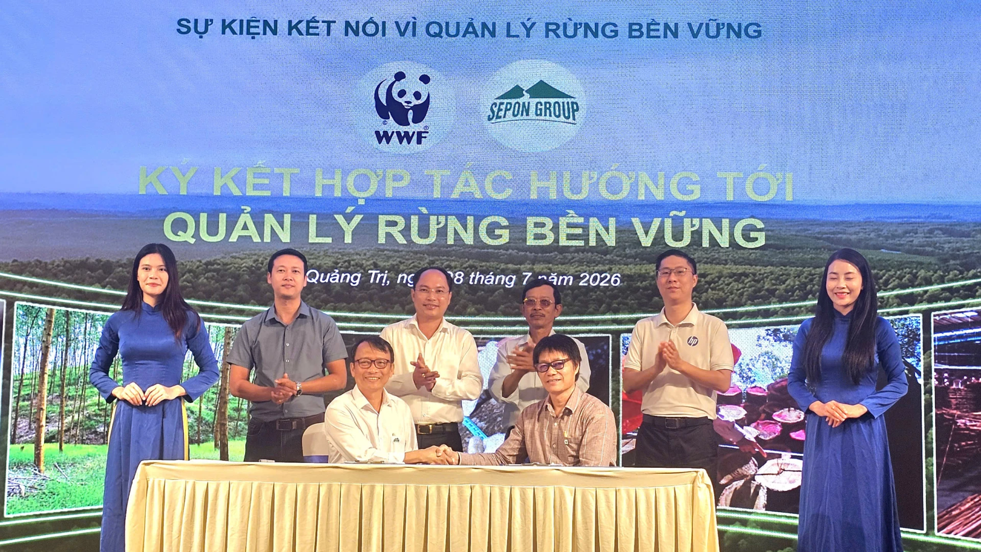 Sepon Group ký kết biên bản ghi nhớ hợp tác với WWF-Việt Nam nhằm phát triển rừng FSC -Ảnh: Phan Khiêm

