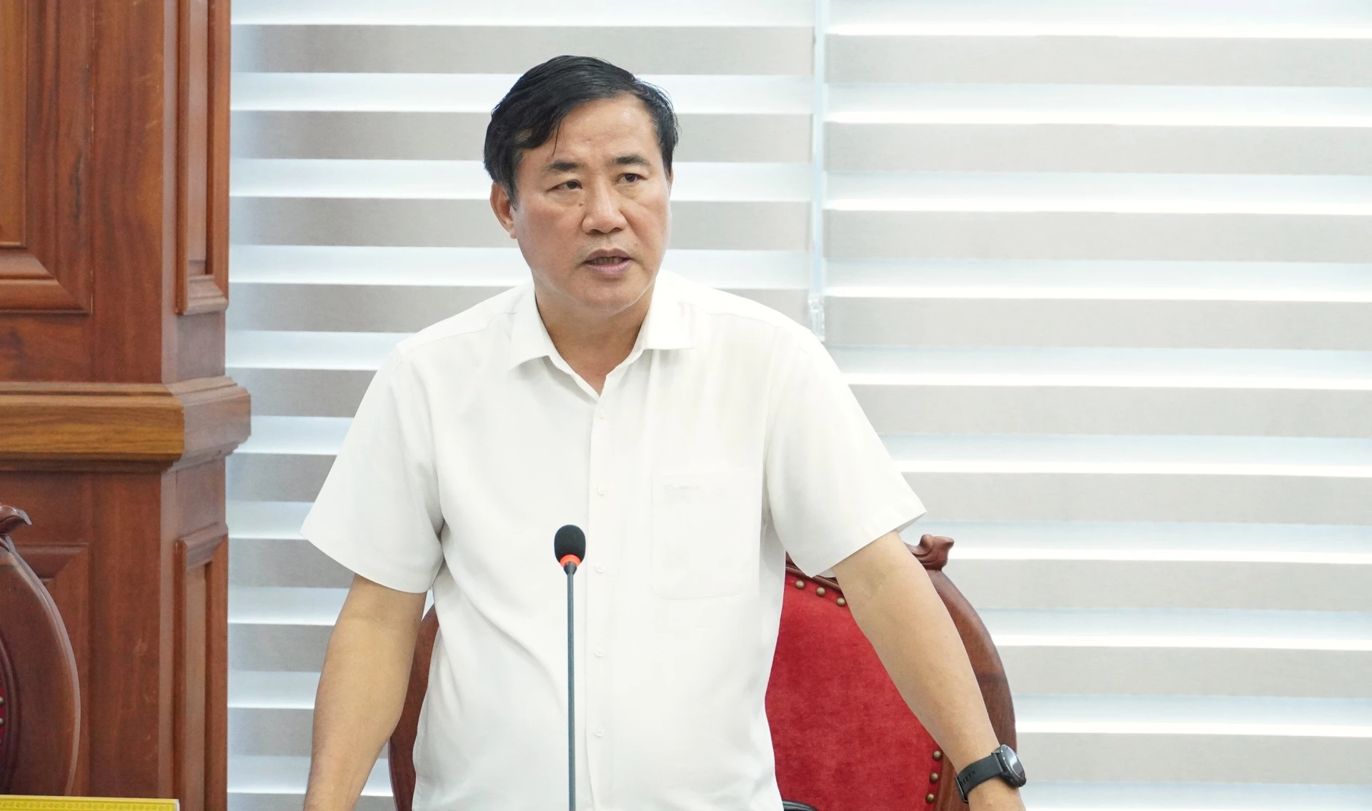 Đại diện lãnh đạo Ban quản lý Khu kinh tế tỉnh báo cáo tại buổi làm việc - Ảnh: Q.V