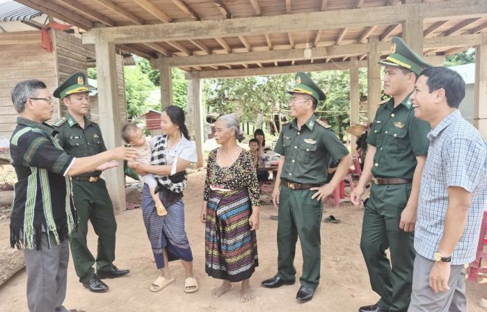 Điểm tựa của bản làng