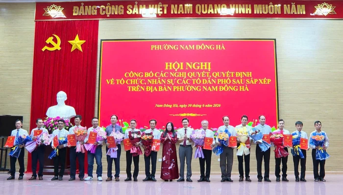 Hoàn thiện bộ máy cơ sở sau sắp xếp