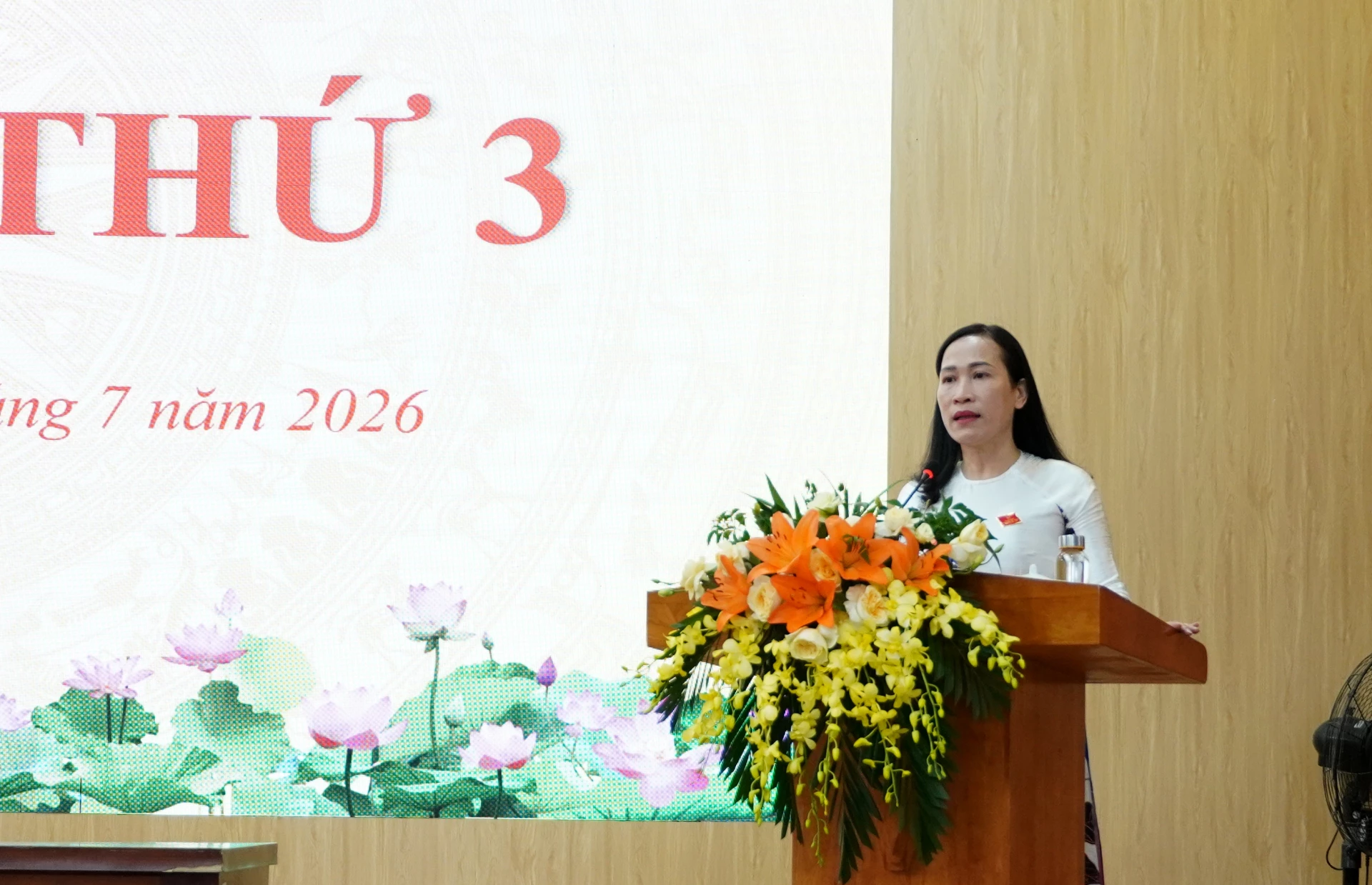 Đồng chí Chủ tịch HĐND phường Đồng Hới Nguyễn Thị Nguyên phát biểu bế mạc kỳ họp - Ảnh: H.Tr.