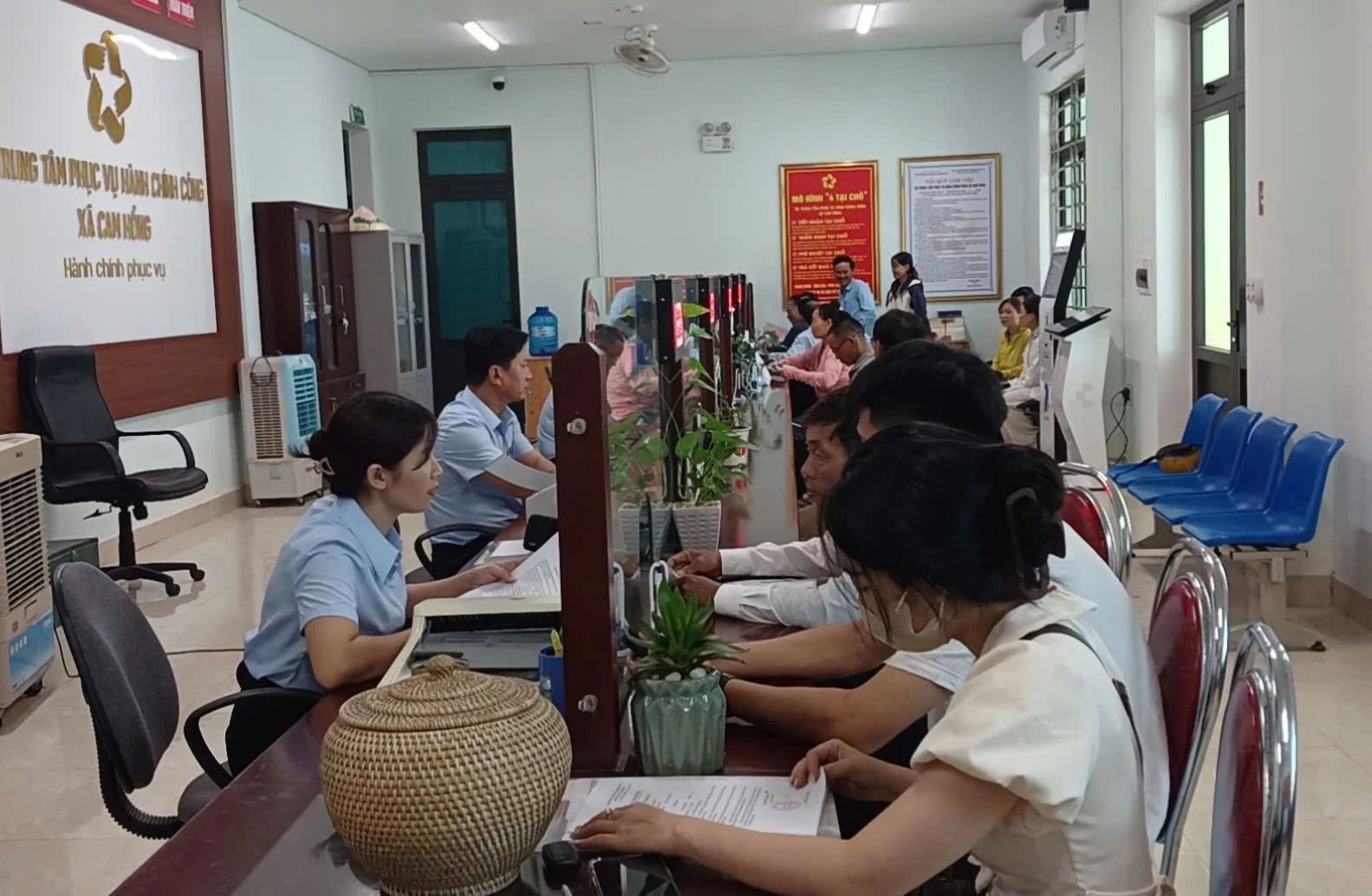 Sau thực hiện mô hình chính quyền địa phương 2 cấp, khối lượng công việc tại cấp xã tăng lên-Ảnh: N.B