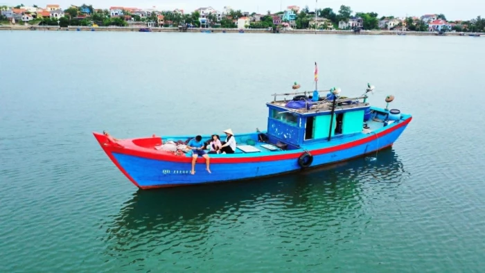 Gió mặn ngang sông