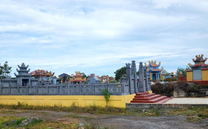 Chưa đủ cơ sở xác định hành vi chiếm dụng lối đi chung vào nghĩa trang