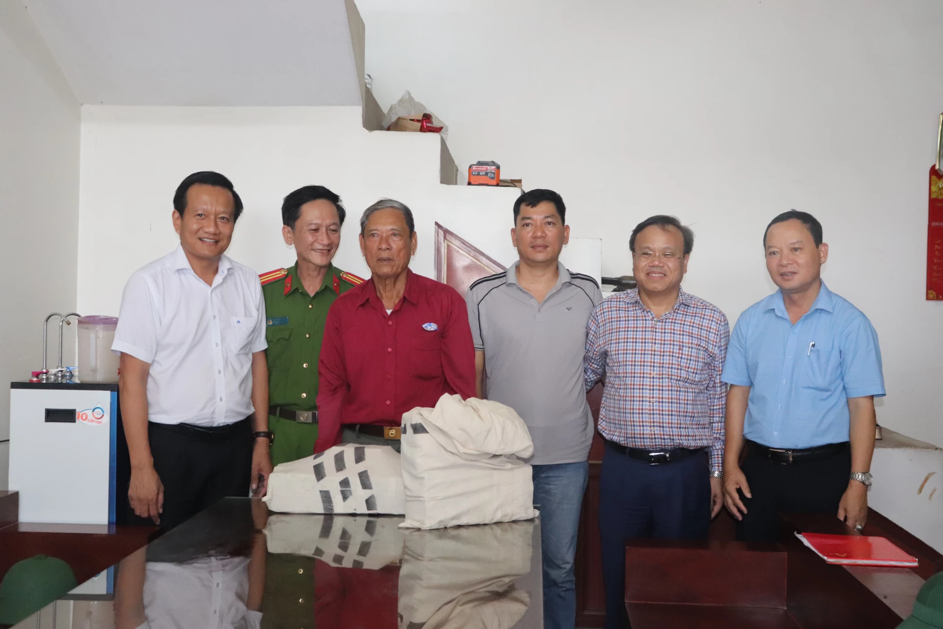 


Hộ gia đình ông Trần Văn Sử, xã Cửa Việt thống nhất nhận phương án bồi thường - Ảnh: T.P