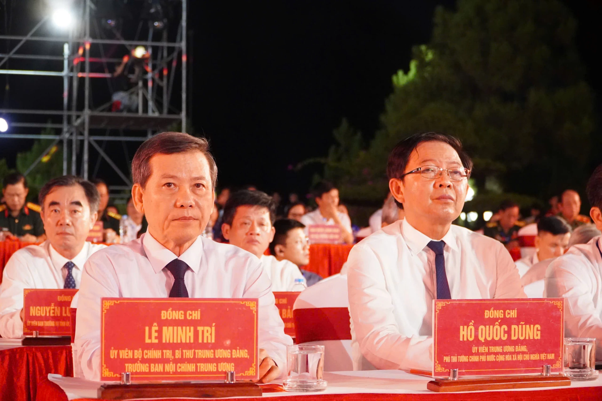 Đồng chí Lê Minh Trí, Bí thư Trung ương Đảng, Trưởng Ban Nội chính Trung ương; Hồ Quốc Dũng, Ủy viên TƯ Đảng, Phó Thủ tướng Chính phủ dự tại điểm cầu Quảng Trị - Ảnh: T.P