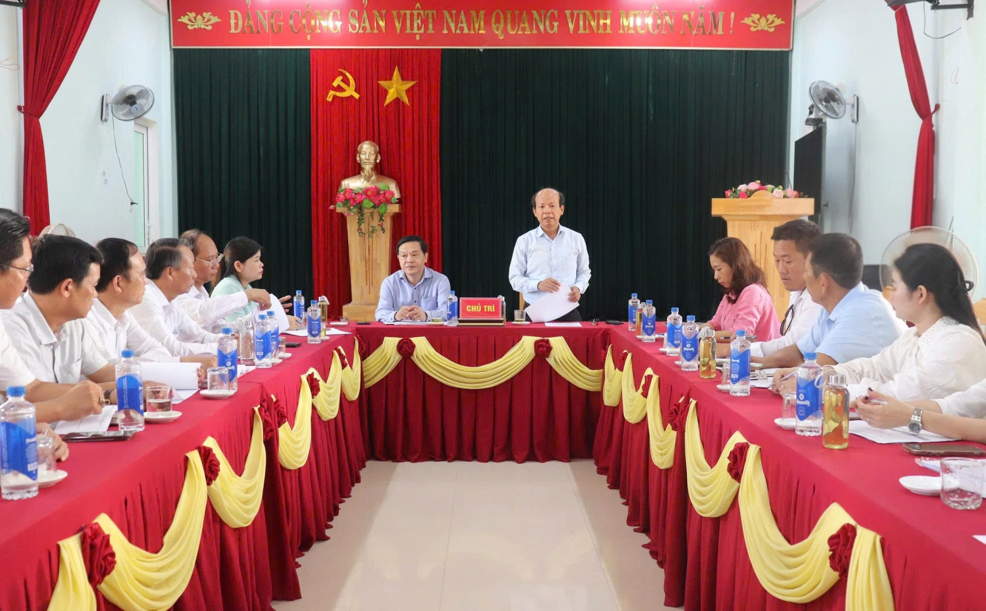 Đồng chí Võ Nguyên Thủy, Giám đốc Báo và PTTH Quảng Trị đề xuất các phương án trong chương trình livestream Lễ kỷ niệm 140 năm ngày mất của Kỳ vĩ Quận công Nguyễn Văn Tường được diễn ra thành công - Ảnh: T.P