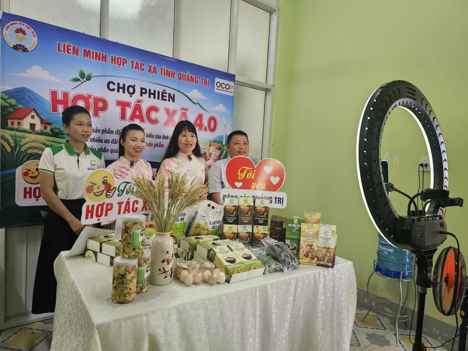 Ứng dụng bán hàng hóa qua nền tảng số - Ảnh: T.P