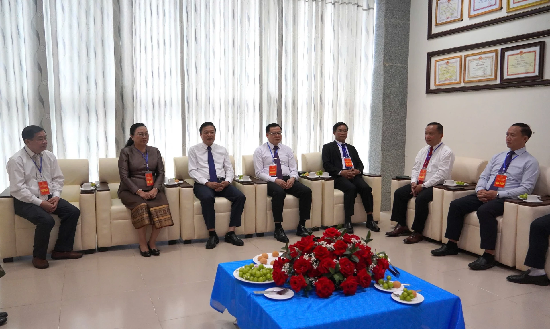 Đồng chí Lê Hồng Vinh, Phó Bí thư Tỉnh ủy, Chủ tịch UBND tỉnh đã có buổi tiếp xã giao với các đoàn đại biểu nước Cộng hòa Dân chủ Nhân dân (CHDCND) Lào - Ảnh: T.P