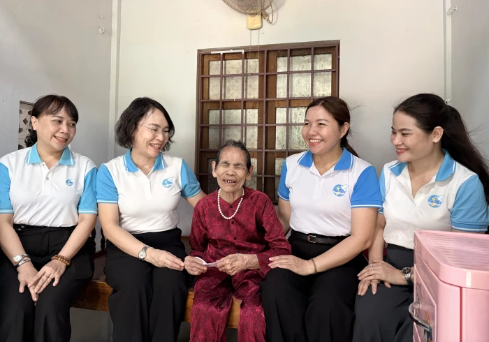 Tri ân các anh hùng liệt sĩ và thăm Bà mẹ Việt Nam anh hùng nhân dịp 27/7