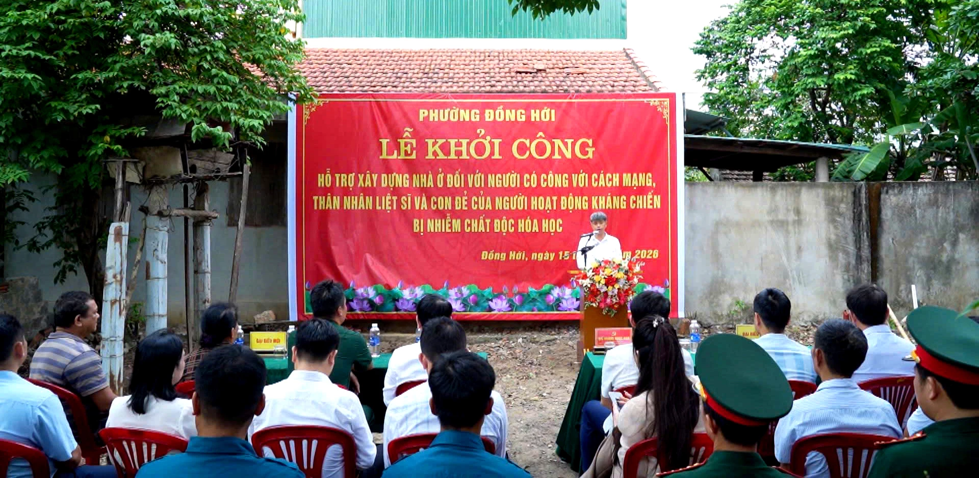 Quang cảnh lễ khởi công xây dựng, sửa chữa nhà ở cho gia đình người có công trên địa bàn phường Đồng Hới - Ảnh: P.V.