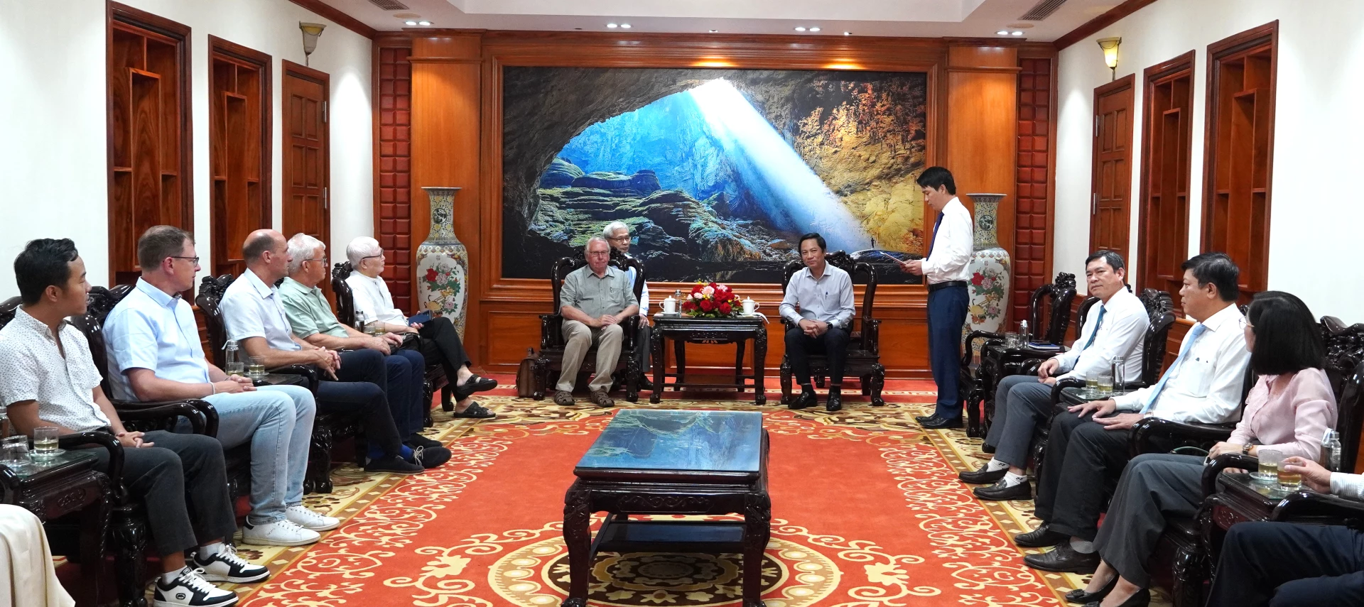 Quang cảnh buổi làm việc - Ảnh: H.Tr.