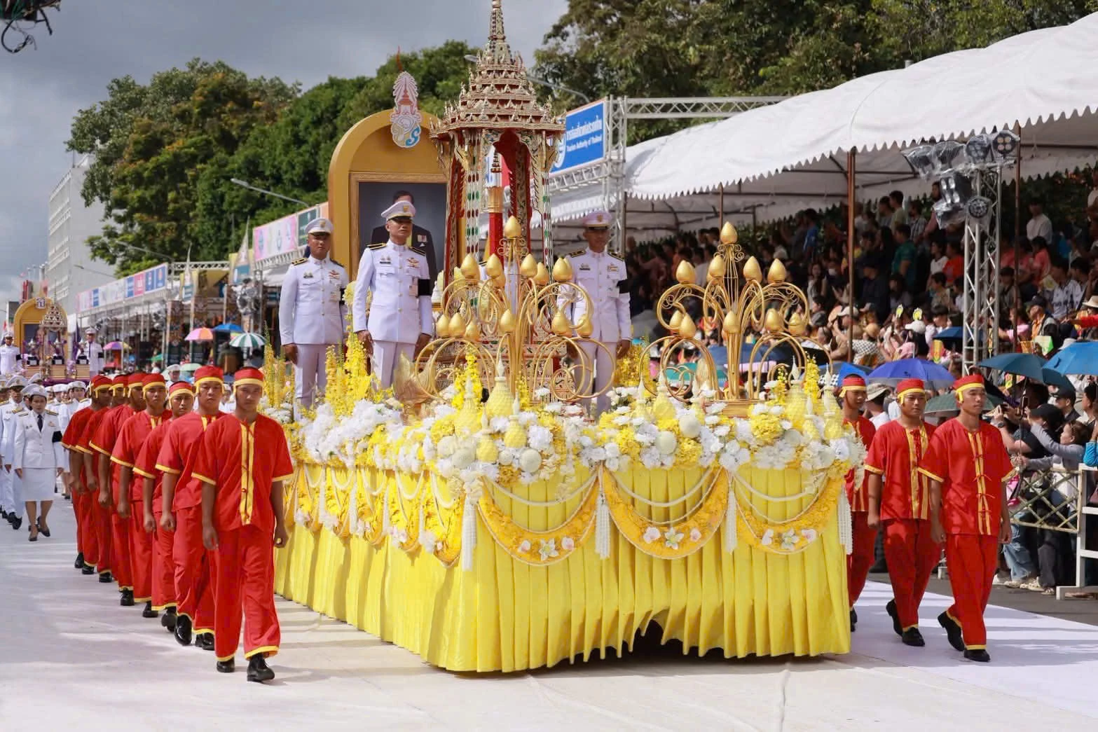 Lễ hội rước nến Phật giáo truyền thống năm 2026 tại tỉnh Ubon Ratchathani - Ảnh: Đ.A