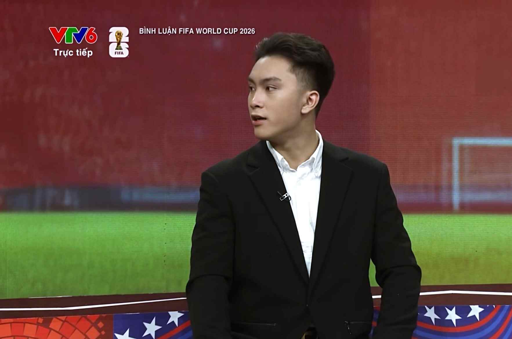 Vũ Hùng tham gia làm khách mời trước, giữa và sau trận một trận đấu World Cup-Ảnh chụp màn hình