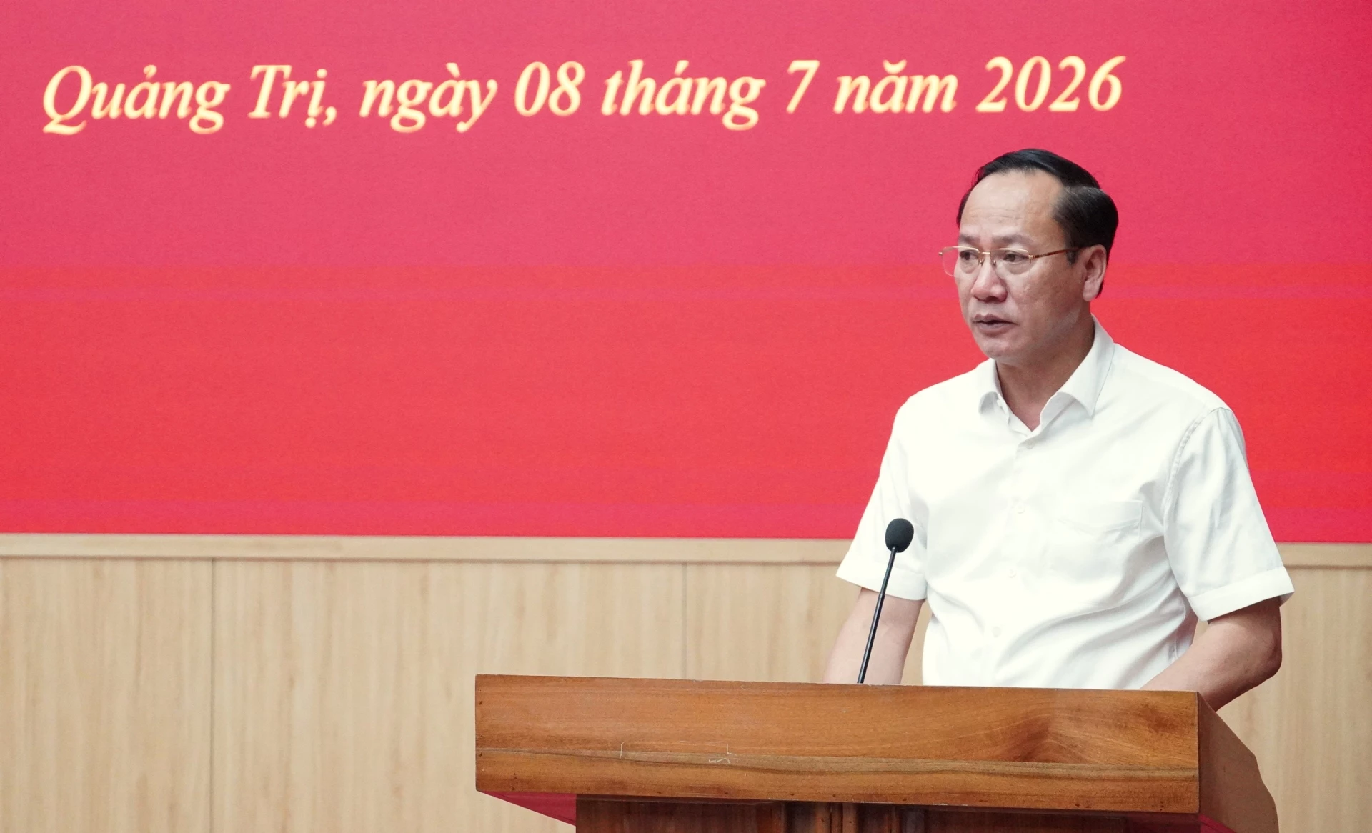 Lãnh đạo Sở Tài chính báo cáo về tình hình KT- XH của tỉnh Quảng Trị 6 tháng đầu năm 2026 - Ảnh: Q.V