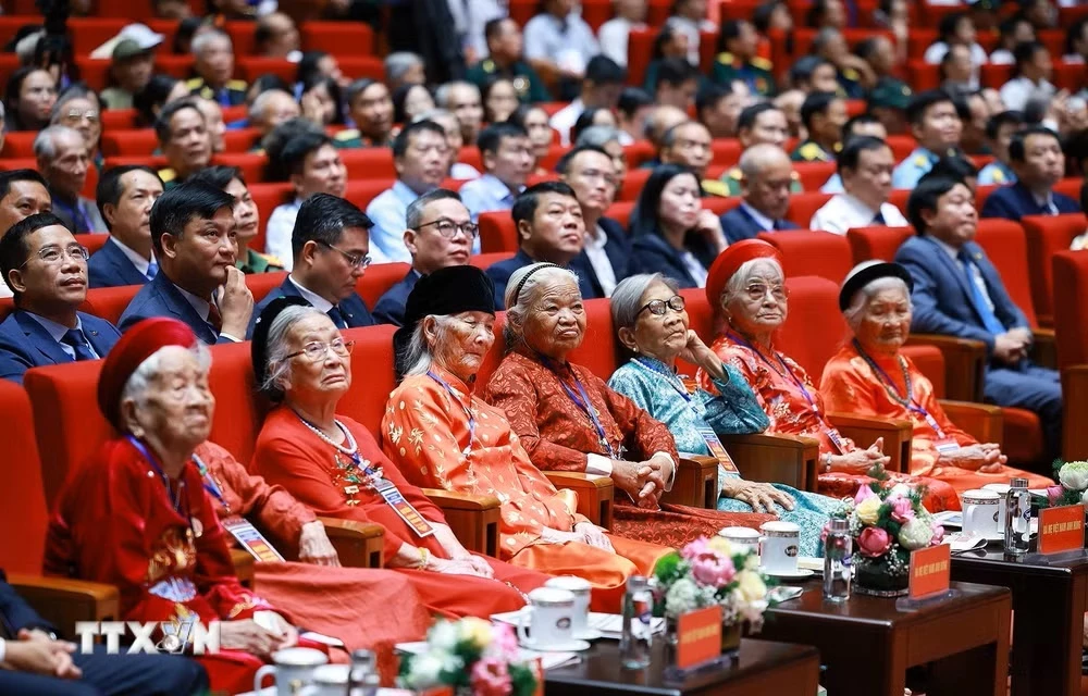 Các Mẹ Việt Nam Anh hùng dự Hội nghị Tri ân người có công với cách mạng toàn quốc năm 2026. (Ảnh: Dương Giang/TTXVN)