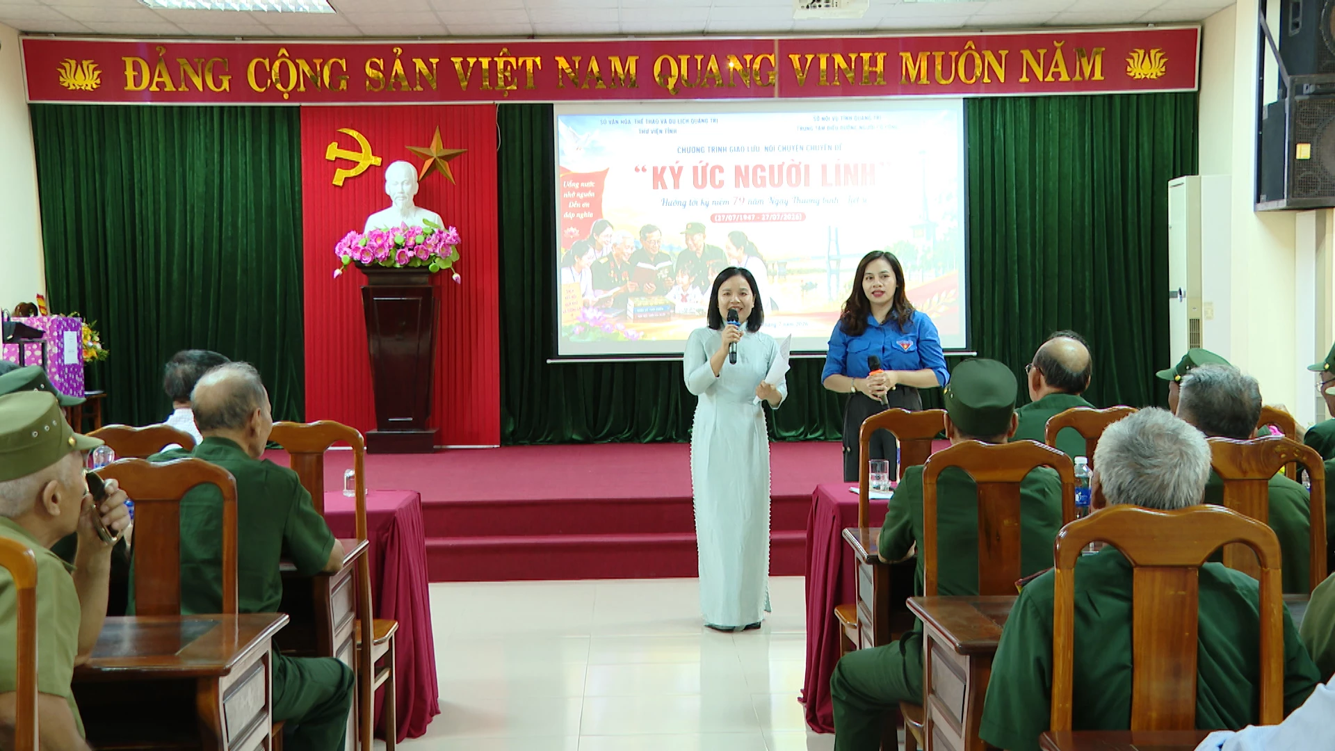 Thế hệ trẻ chia sẻ về trách nhiệm gìn giữ hòa bình, độc lập. Ảnh: Đ.H.