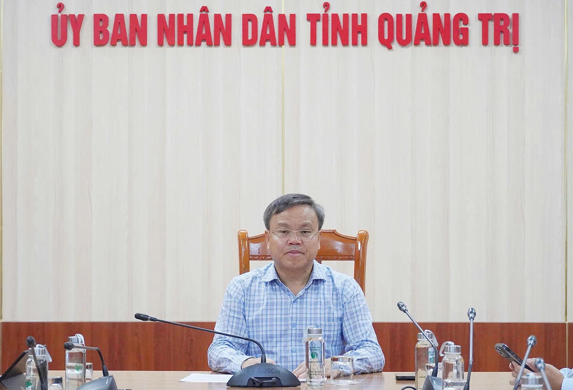 Đồng chí Lê Đức Tiến, Phó Chủ tịch UBND tỉnh dự cuộc họp tại điểm cầu Quảng Trị - Ảnh: HL