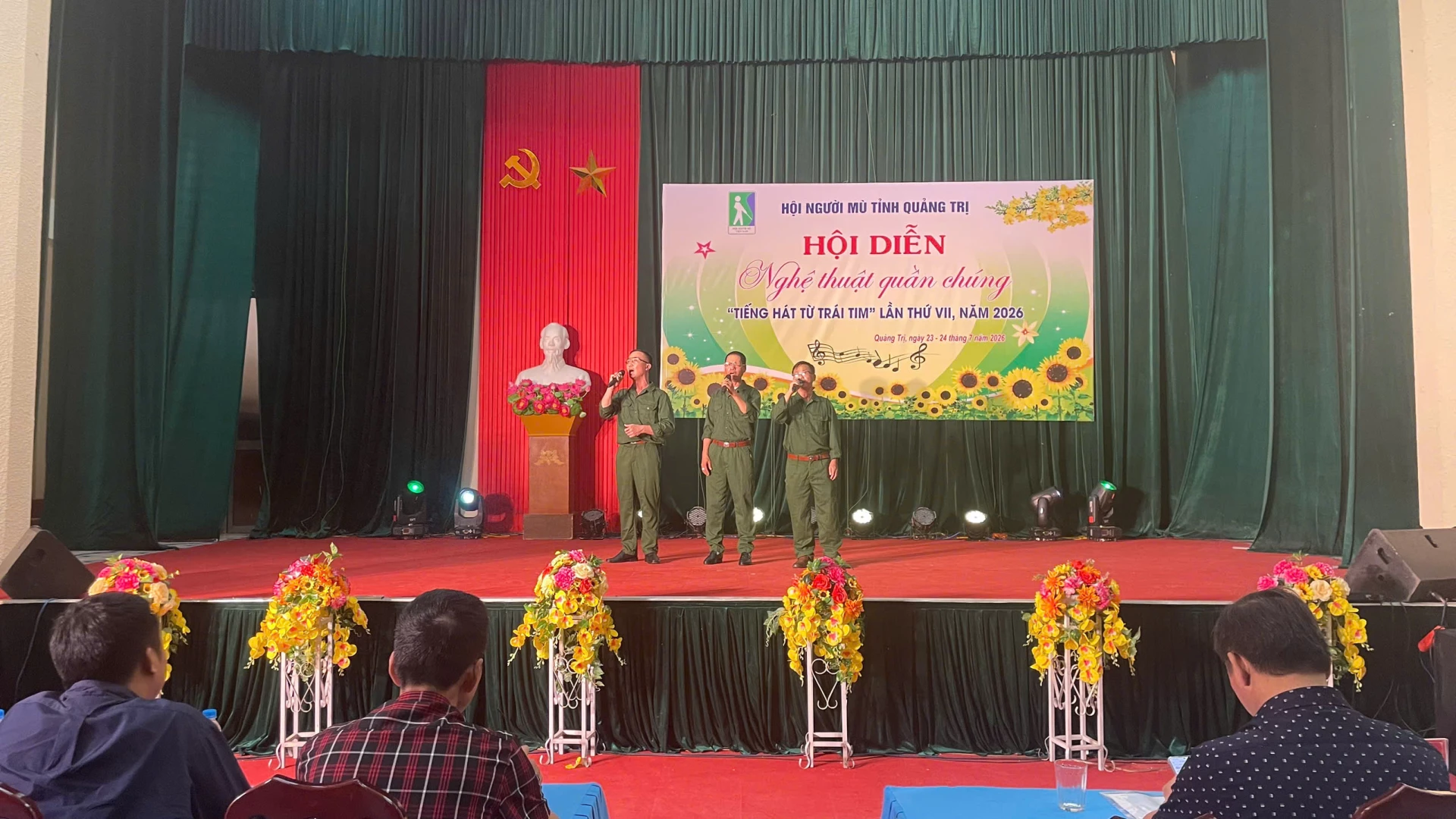 Các tiết mục biểu diễn thể hiện tinh thần lạc quan, niềm đam mê nghệ thuật của các hội viên - Ảnh: LT